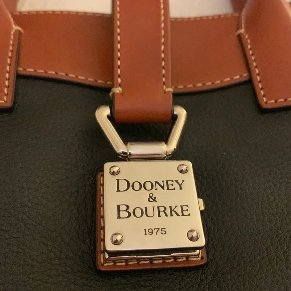 NEW Dooney & Bourke leather logo lock shoulder bag - Picture 1 of 11